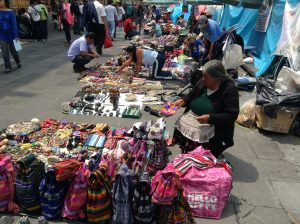 メキシコシティーのソカロの路上市場