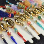 金メッキされた宝貝を使ったブレスレット